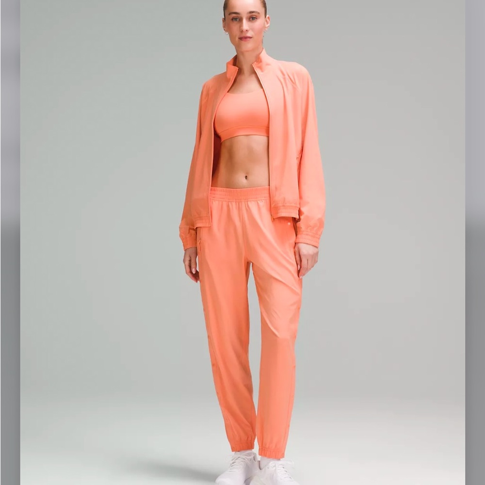 NWT lululemon track pants size 4